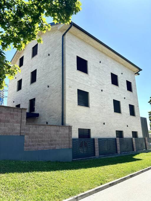 Villa Moste 3-Free Parking&Pool, Ev Station Ljubljana Exteriör bild
